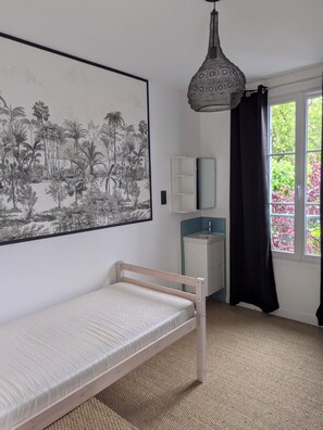 Room - Vrbo Property (Neuilly-Plaisance)