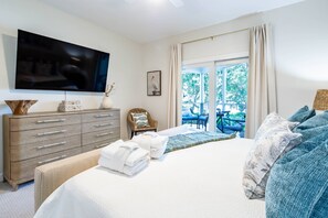 Tabla de planchar con plancha, wifi y ropa de cama 