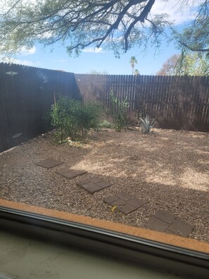 Property grounds - Beautiful 3-bedroom home 13 min away from airport (Tucson)