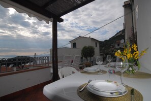 Outdoor dining - Vrbo Property (Chiessi)