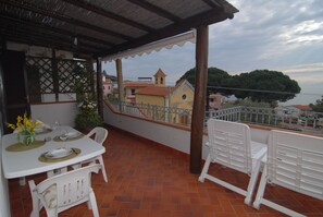 Outdoor dining - Vrbo Property (Chiessi)