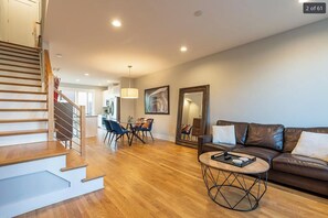Living area - 2-bedroom Townhome (Raleigh)