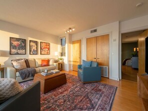 Living area - Lakeview Penthouse + Modern + Rooftop + Parking (Cleveland)