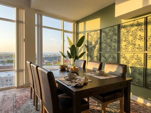 Dining - Lakeview Penthouse + Modern + Rooftop + Parking (Cleveland)