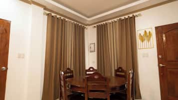 Apartment, Partial Ocean View | Dining room