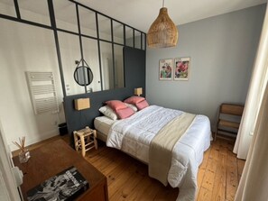 Room - Villa with pool in central La Rochelle, 10 min to city & train station (La Rochelle)
