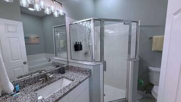 Townhome, Multiple Beds, Golf View (2473SAB) | Bathroom | Towels, soap, shampoo, toilet paper