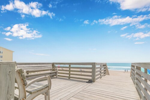Suite + Loft, Pool & Stunning Ocean Views!