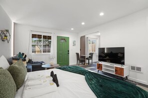 Room - Beachy 1BR Escape w/ Sofa Bed | Golf Nearby (Pacifica)
