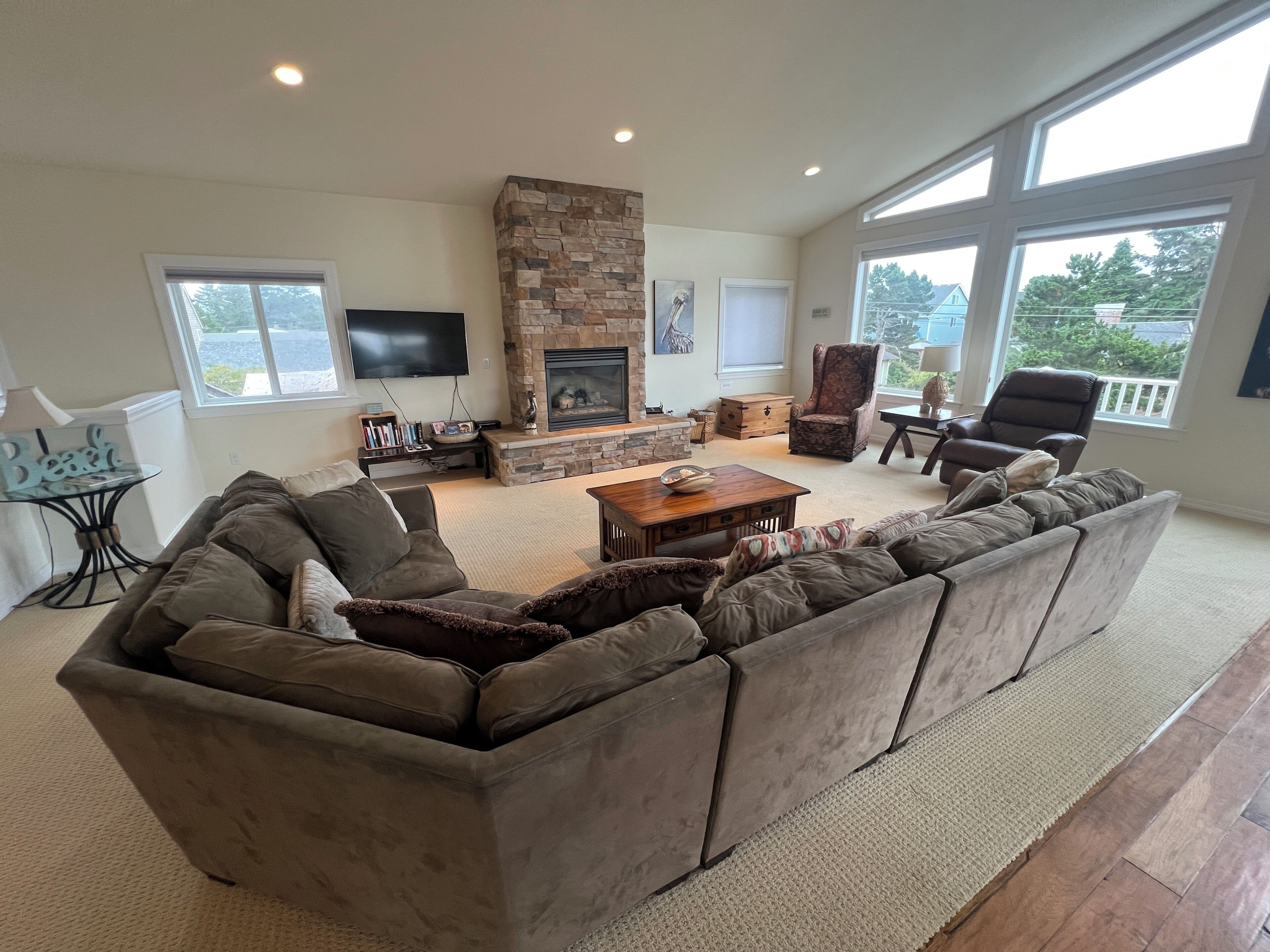 Smart TV, fireplace, DVD player