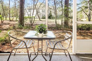 Outdoor dining - The Coastal Catch Ground-Floor Oasis near Beach, Pool & Golf (Little River)