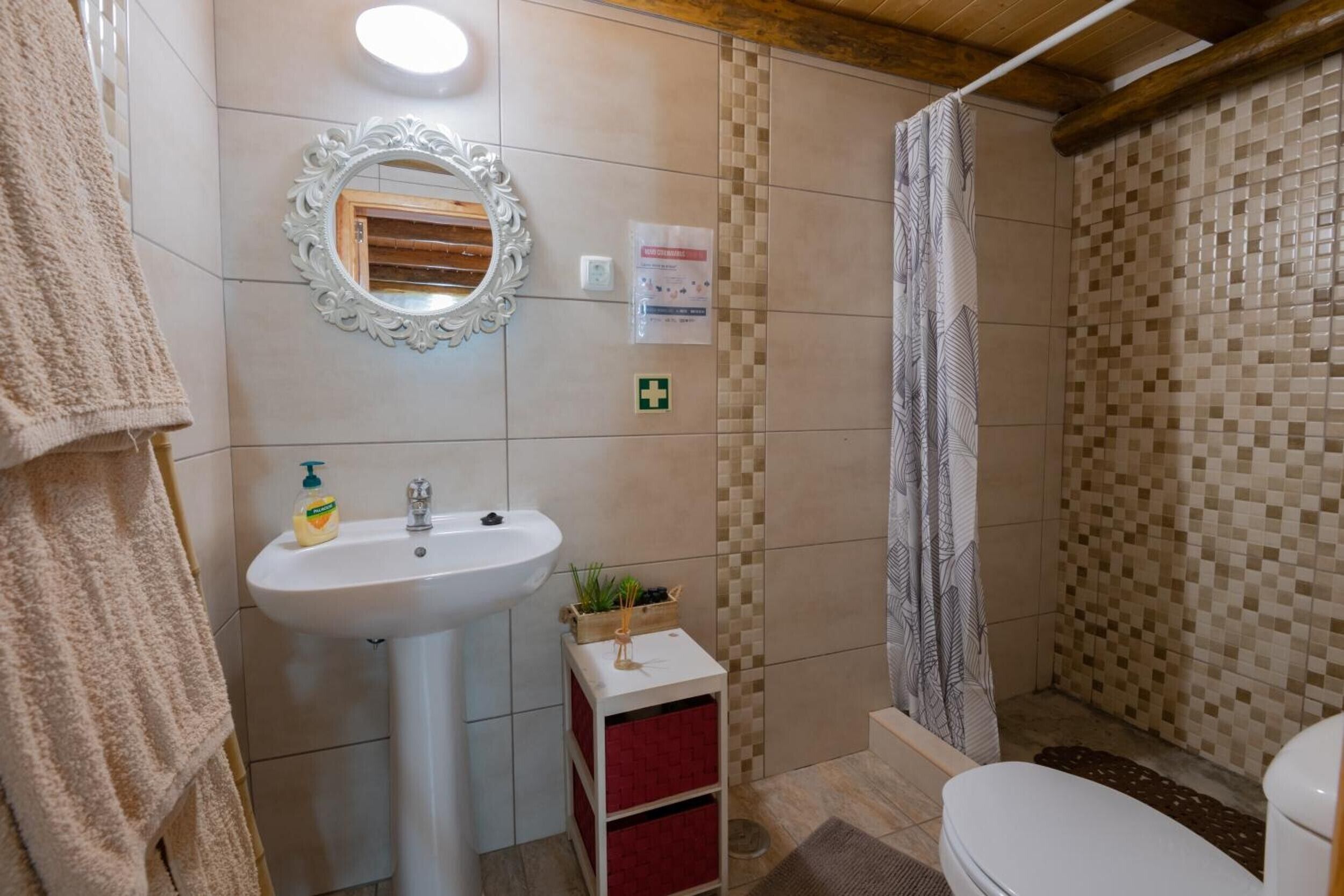 Ducha, secador de pelo, toallas