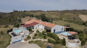 Exterior - Cottage 'Casa Do Celeiro' with Mountain View, Shared Pool and Wi-Fi (Santa Bárbara)