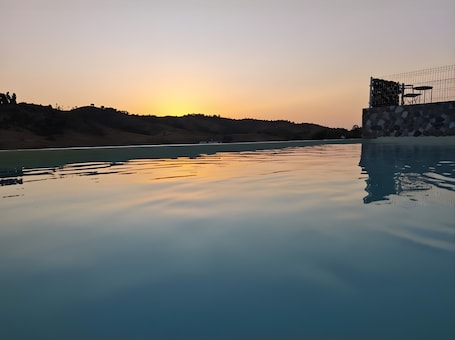 Pool. Apartment 'Casa Do Moiral' with Mountain View, Shared Pool and Wi-Fi