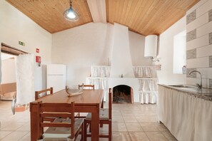 Dining - Country House 'Casa Dos Avós' with Mountain View, Shared Pool and Wi-Fi (Santa Bárbara)