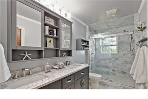 Bathroom - Lake-house, pet friendly, renewable energy, plenty of space for big groups! (Grayslake)