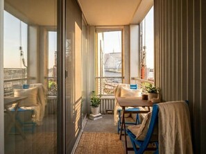 Dining - Highrise Riverview + Flats + Balcony + Parking (Cleveland)