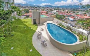 屋外プール、温水プール