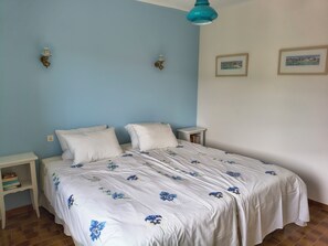 2 bedrooms, iron/ironing board, travel cot, free WiFi