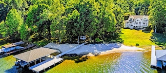 NEW 7BR Lakefront Lake Anna, Beach, Dock, Hot Tub