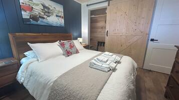 1 bedroom, desk, iron/ironing board, free WiFi