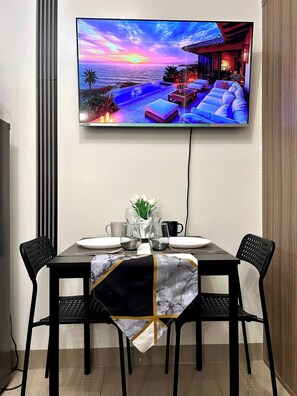 베이직 아파트, 발코니, 시내 전망 | 다이닝