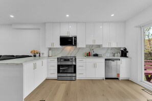 Fridge, microwave, oven, stovetop - Brand New Lakeside Retreat, Lakeshore Mississauga (Mississauga)