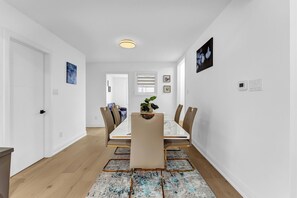 Dining - Brand New Lakeside Retreat, Lakeshore Mississauga (Mississauga)