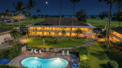 Beachfront - AC - 2 min Walk to Beach - Garden Corner Unit - 3 Pools