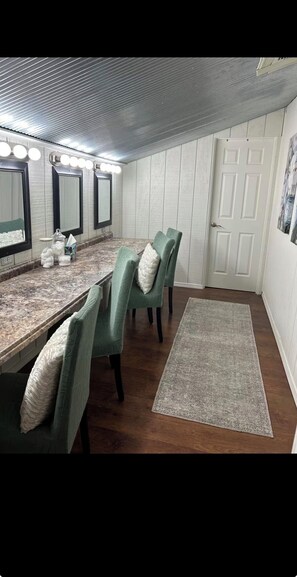 Dining - Luxury Gated Suite at Jamestown Ranch Barndominium (Greenbrier)