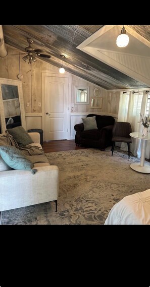 Living area - Luxury Gated Suite at Jamestown Ranch Barndominium (Greenbrier)