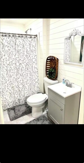 Bathroom - Luxury Gated Suite at Jamestown Ranch Barndominium (Greenbrier)