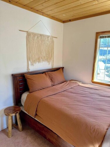 Kennedy Bluebird | Off-grid cabin SF Kern River