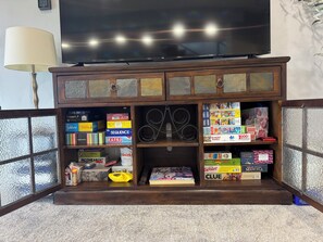 Games room - Wall of windows in Twin Lakes. (Twin Lakes)