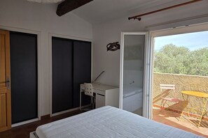 Iron/ironing board, WiFi, bed sheets - Premium Family Suite - Swimming pool, Parking & Fiber (La Seyne-sur-Mer)