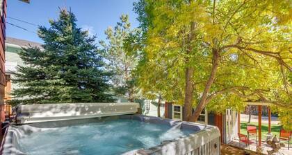 Garvey House Red - Downtown with Hot Tub, Family Friendly