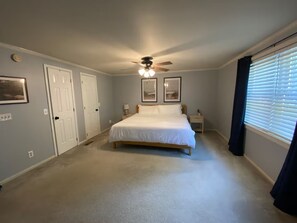3 bedrooms, iron/ironing board, WiFi, bed sheets - Waterfront Dock + Fire Pit + Kayaks & SUPs - VistaCove (Heathsville)