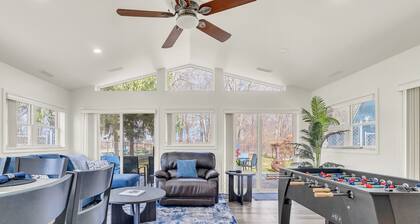 Superior House w/river views & fishing pier- large groups.