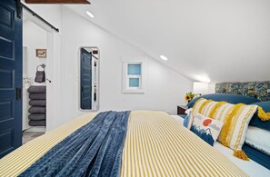Room - A-Frame Retreat -Mountain Views • Hot Tub n fire lit nights surrounded by Bamboo (Port Angeles)
