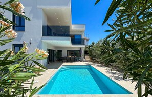 A heated pool - Gorgeous home in Medulin (Medulin)