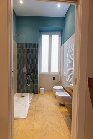 SUITE DEI SOSPIRI | Bagno | Doccia, asciugacapelli, asciugamani, sapone