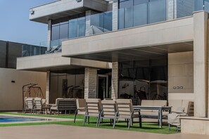 Outdoor dining - Escape to a luxurious modern villa designed for comfort, and privacy. (Balqa Governorate)