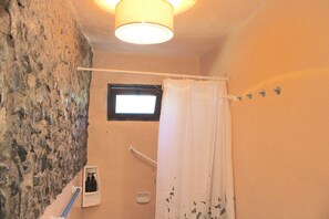 Towels, soap, shampoo, toilet paper