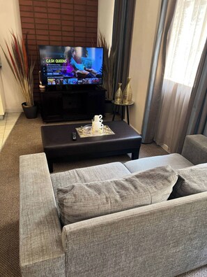 Apartment, 1 Bedroom | Living room - Mapungubwe's Diamond Hotel (Johannesburg)