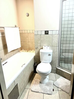 Apartment, 1 Bedroom | Bathroom - Mapungubwe's Diamond Hotel (Johannesburg)