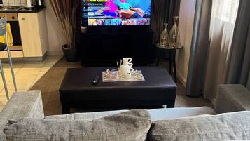 Apartment, 1 Bedroom | Living room
