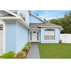 Exterior - Private Pool~Game Room~Near Disney~Family Getaway! (Kissimmee)