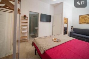 Family Suite, Kitchen, City View | Blackout curtains, free WiFi - Chiaia Corner (Napoli)