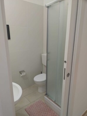 Family Suite, Kitchen, City View | Bathroom - Chiaia Corner (Napoli)