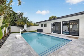 Outdoor pool - Imperial Point Villa With Pool (Fort Lauderdale)
